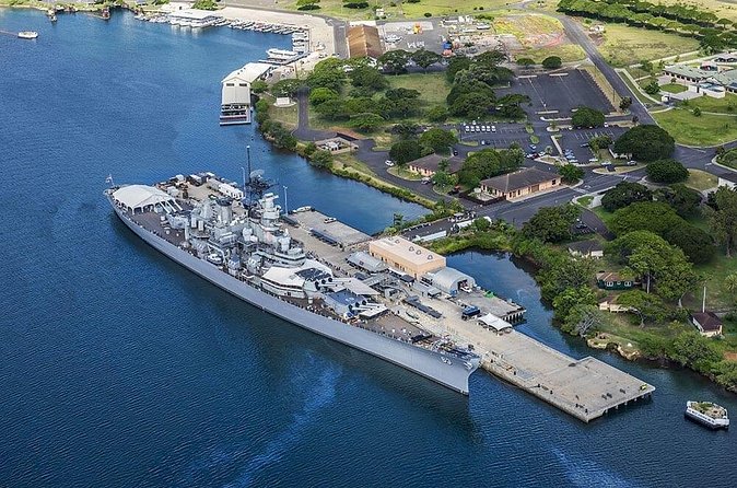 Pearl Harbor, National Memorial Cemetery and Honolulu City Tour - Punchbowl National Cemetery: a drive-through memorial moment