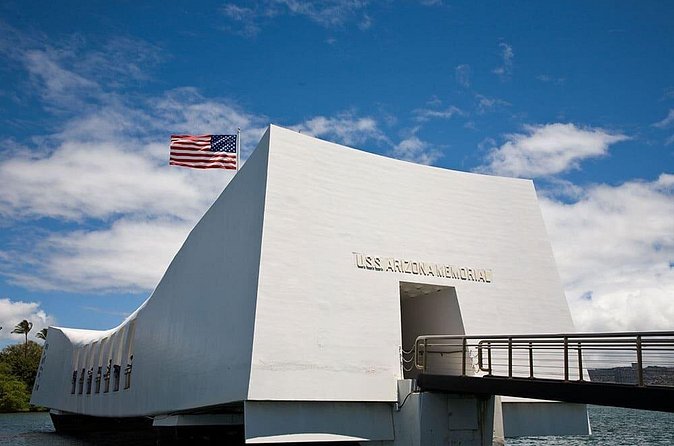 Pearl Harbor, National Memorial Cemetery and Honolulu City Tour - Why the guide style matters more than you think