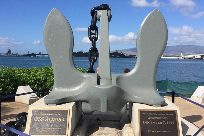 Pearl Harbor USS Arizona Memorial and Honolulu City Tour - USS Arizona Memorial: the ferry ride and the moment it lands