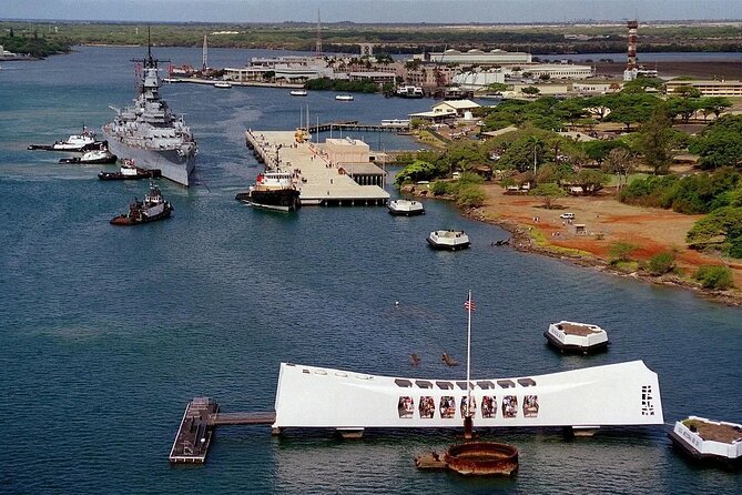 Pearl Harbor USS Arizona Memorial & Battleship Missouri - What the Arizona Memorial Stop Feels Like (And How to Get the Most)