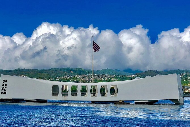 Pearl Harbor USS Arizona Memorial & Battleship Missouri - Pearl Harbor National Memorial: USS Arizona and the Built-In Flow