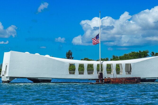 Pearl Harbor with USS Arizona and Hawaiian Kingdom History Tour - Downtown Honolulu on the way: from royal power to modern government