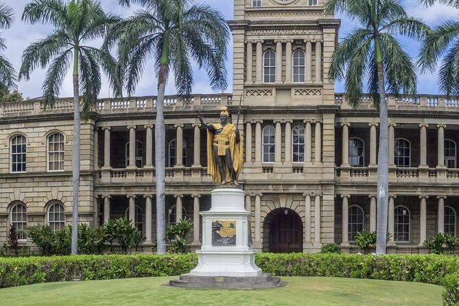 Private "Limousine" USS Arizona Memorial & Cultural Honolulu Tour - The guide factor: when professionalism turns the volume down