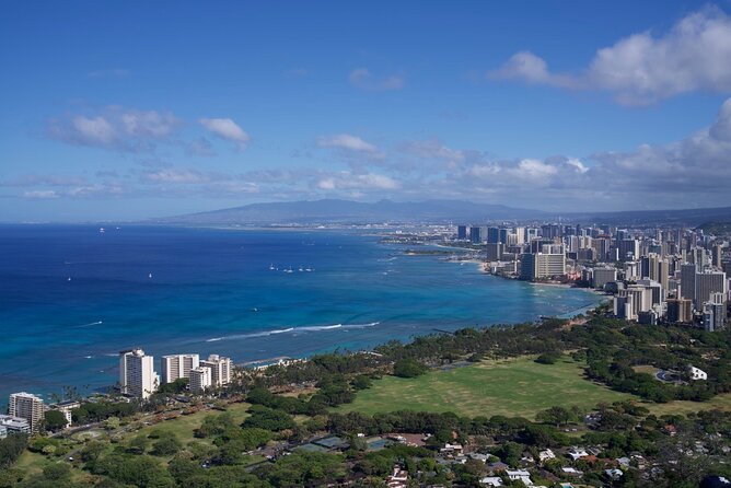 Private Tour Oahu - up to 6 passengers - Customizable - Windward scenery, Chinaman’s Hat, and Nuʻuanu Pali Lookout