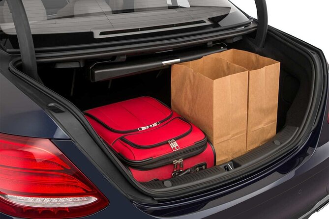 Private Transfer Honolulu Airport HNL to Waikiki by Sedan - The car experience: Mercedes E-Class style comfort, up to 3
