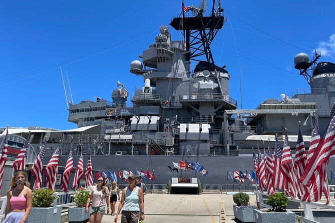 Private USS Arizona and USS Missouri Pearl Harbor Tour - Punchbowl National Memorial Cemetery: Views and a Quiet Pause