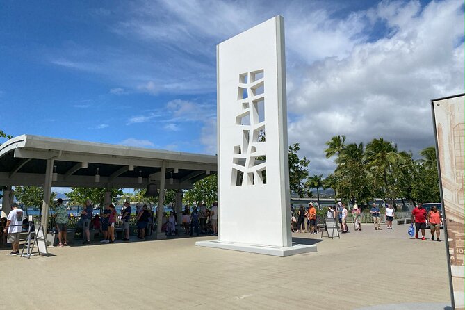 Tribute to Pearl Harbor Arizona Memorial and Honolulu City Tour - The part that changes your experience most: your guide