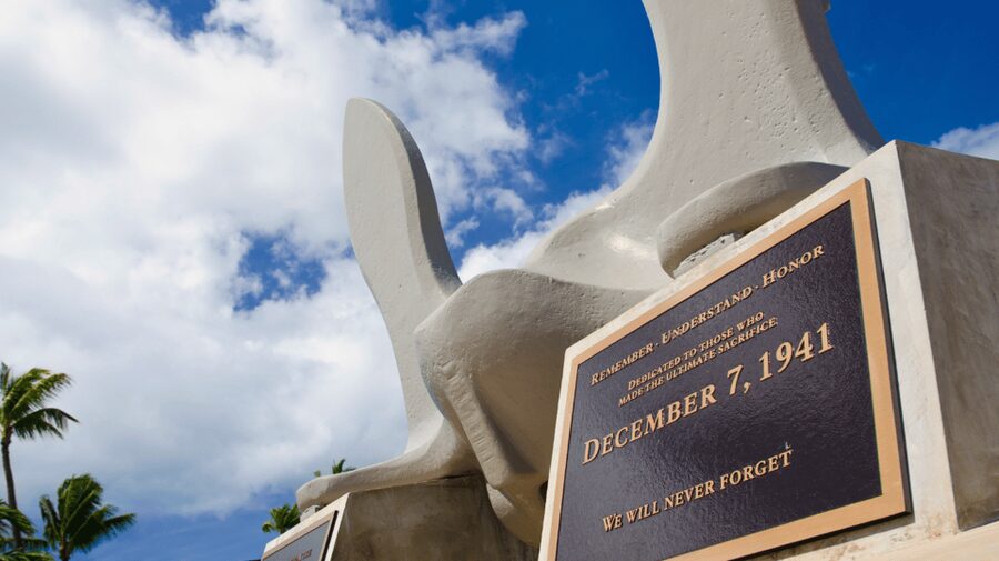 USS Arizona Memorial - Honolulu City - Pearl Harbor Tour - Punchbowl Cemetery and King Kamehameha: the meaning beyond WWII