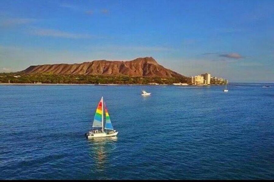 Waikiki Beach: Turtle Snorkeling and Sailing on Hāwea - When the water gets choppy: safety and how the crew handles it