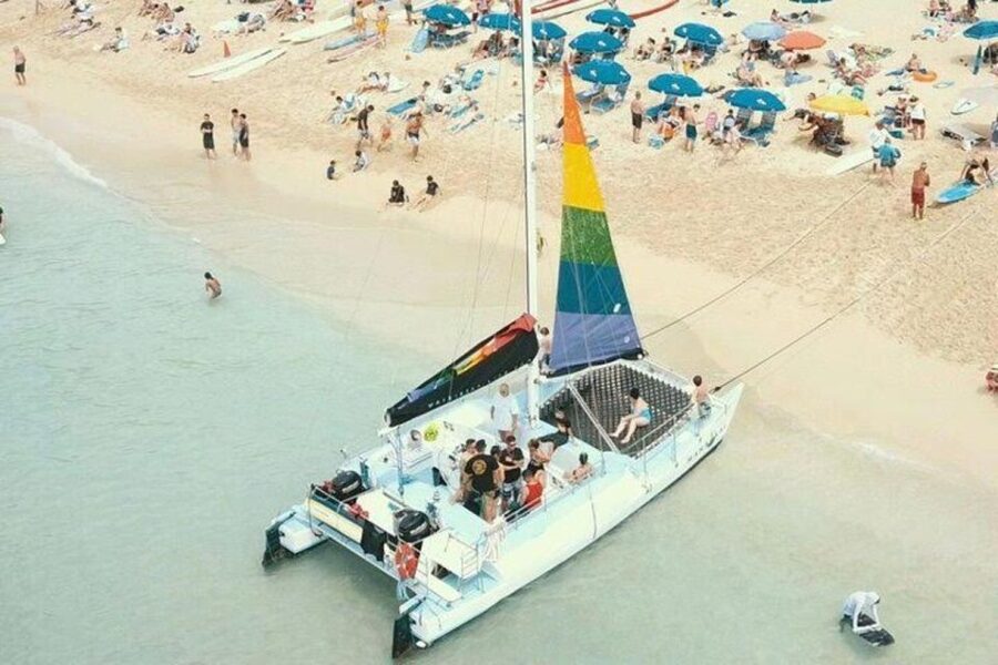 Waikiki Beach: Turtle Snorkeling and Sailing on Hāwea - The catamaran ride: why the boat matters more than you think