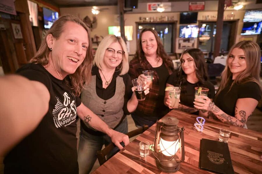 Waikiki Ghosts Boos and Booze Haunted Pub Crawl - Duke Paoa Kahanamoku Statue: More Than a Photo Stop