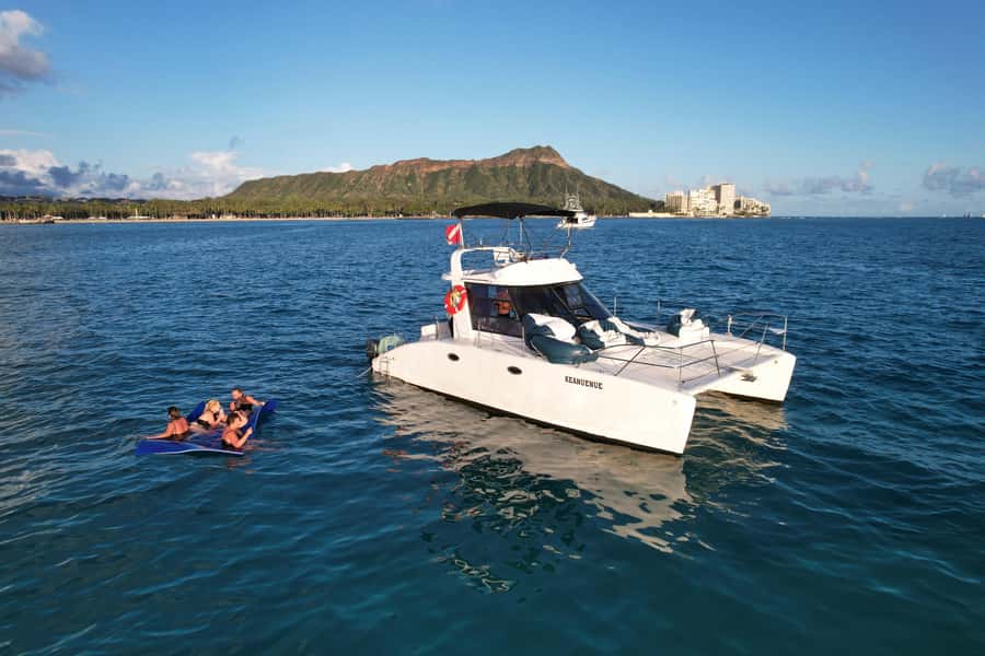 Waikiki: Sea Turtle Snorkeling, Small Group Boat Tour - What actually happens in the water with a safety diver