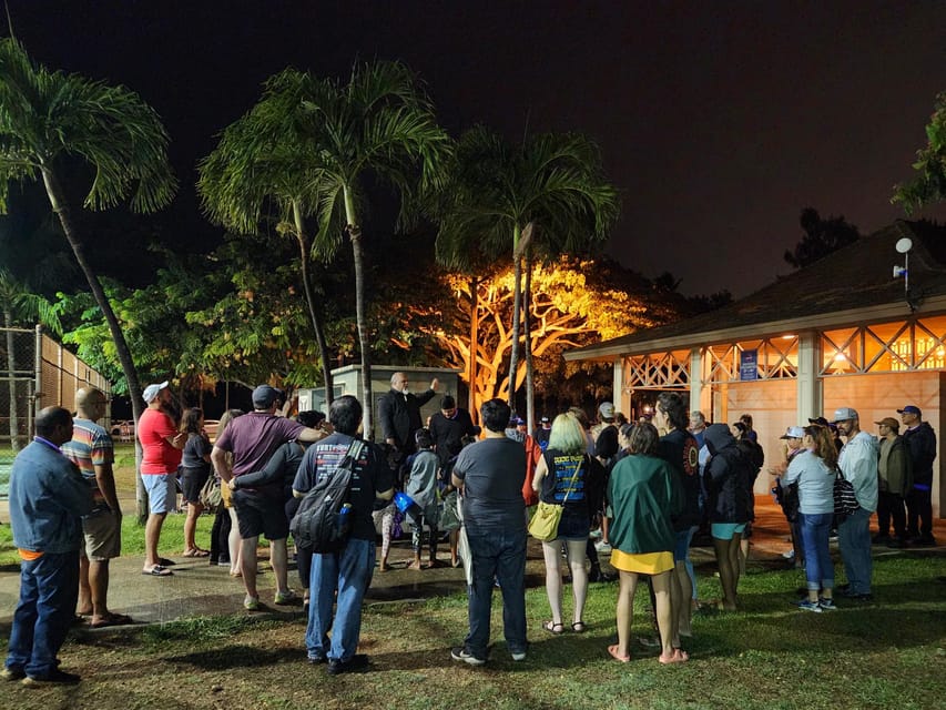 Waikiki: Waikiki Night Marchers Ghostly Walking Tour - Stop two: the viewpoint photo moment and why it’s timed right
