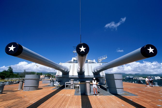 WWII Pearl Harbor Heroes Deluxe Tour - USS Arizona Memorial: The Resting Place Moment