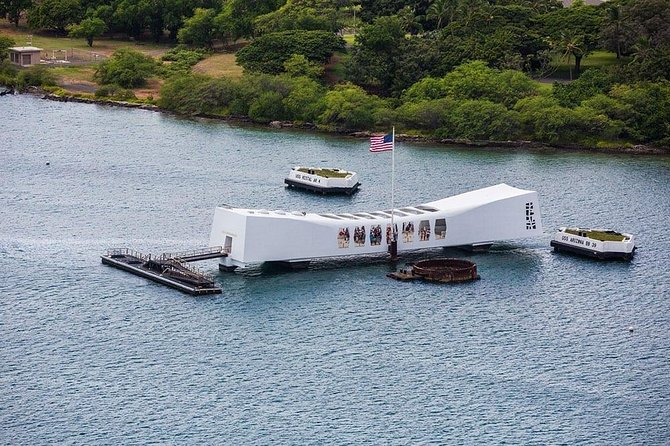 WWII Pearl Harbor Heroes Deluxe Tour - USS Bowfin Submarine: Silent Service Up Close